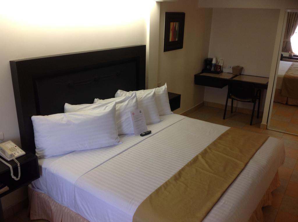 Best Western Hotel Plaza Matamoros מראה חיצוני תמונה